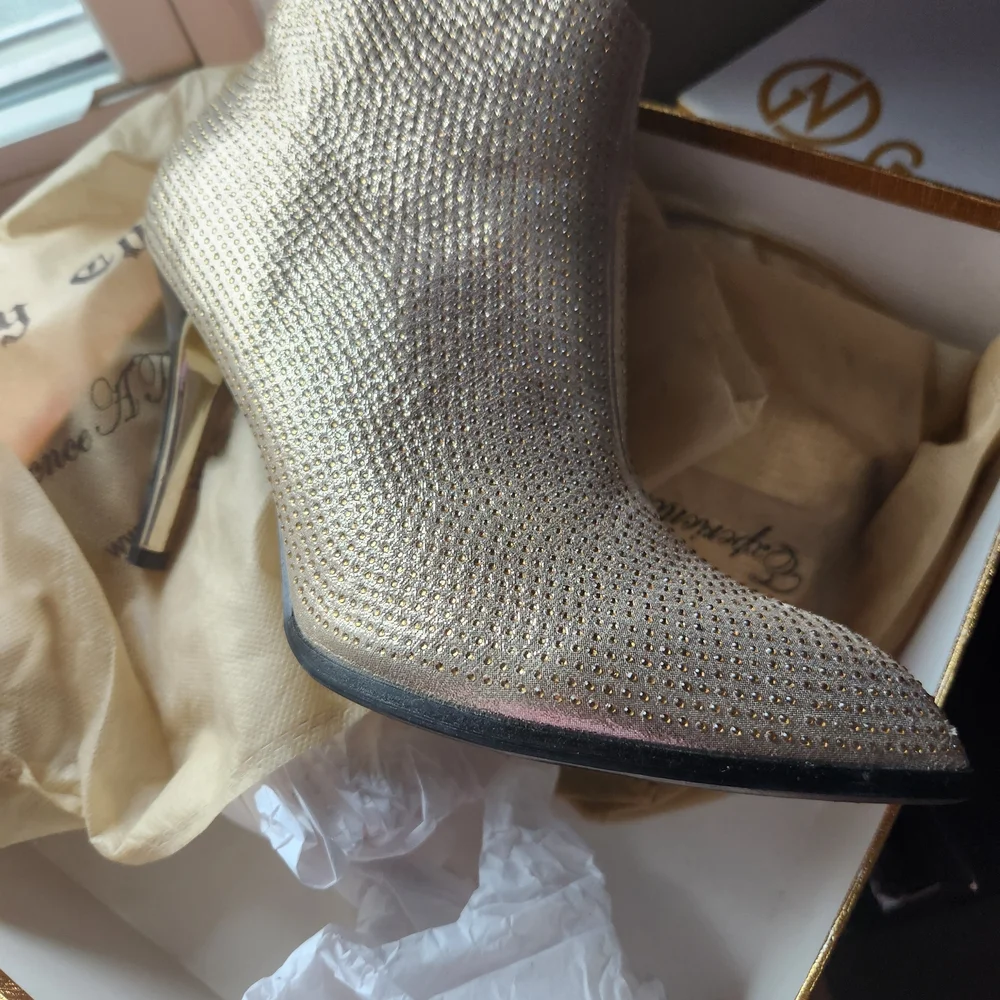 Heels - Picture 16 of 16